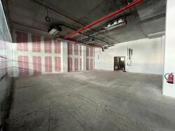 Middle Road (D7), Retail #554057911